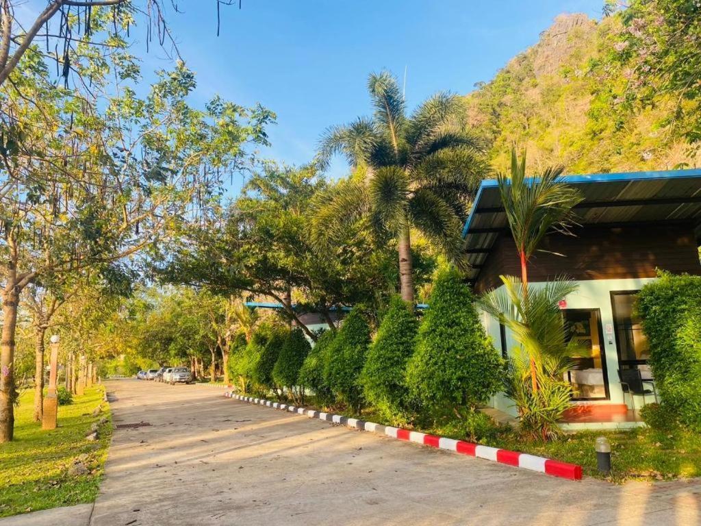 Phuphayot Resort Trang Eksteriør bilde